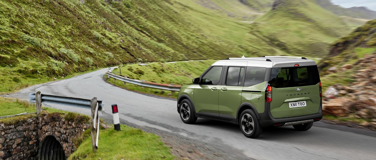 ford-tourneo-Green_Rear-